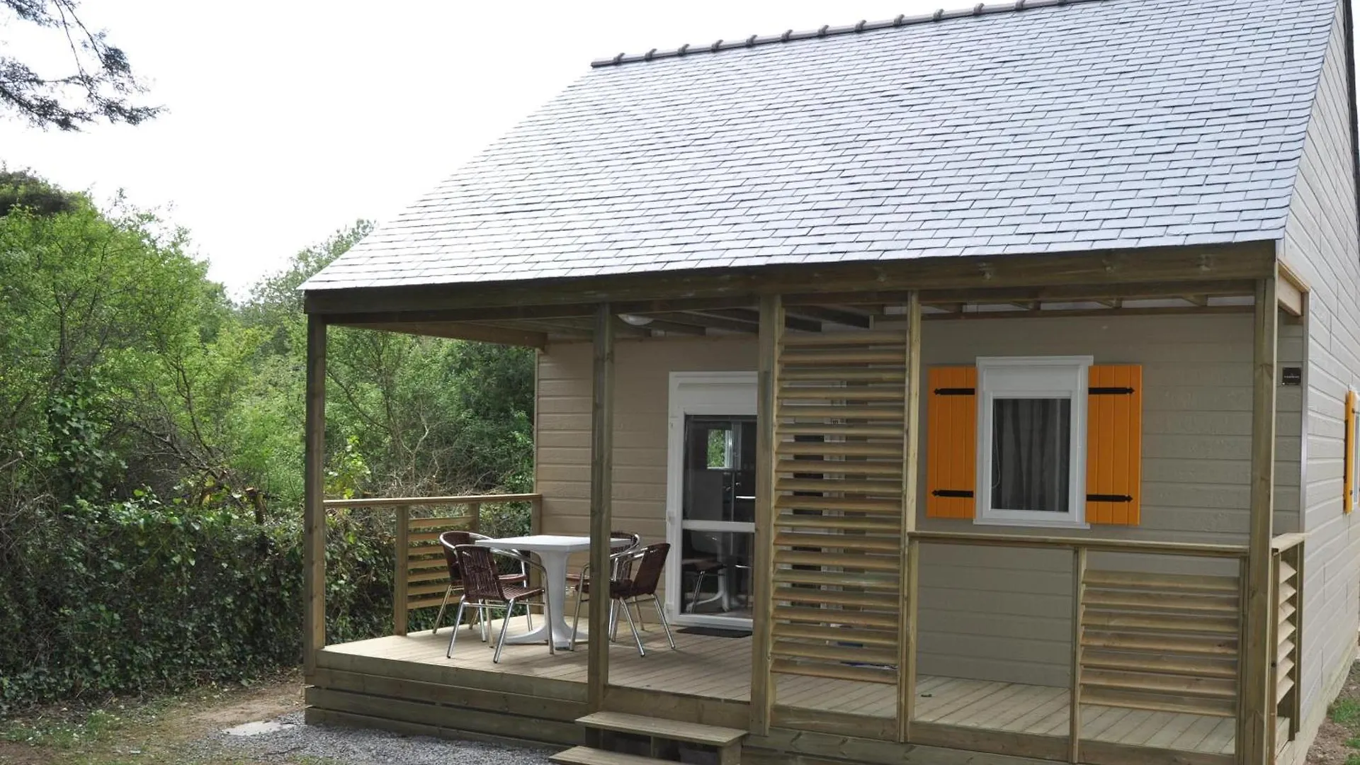 مكان تخييم Camping Municipal Tindio أرزون