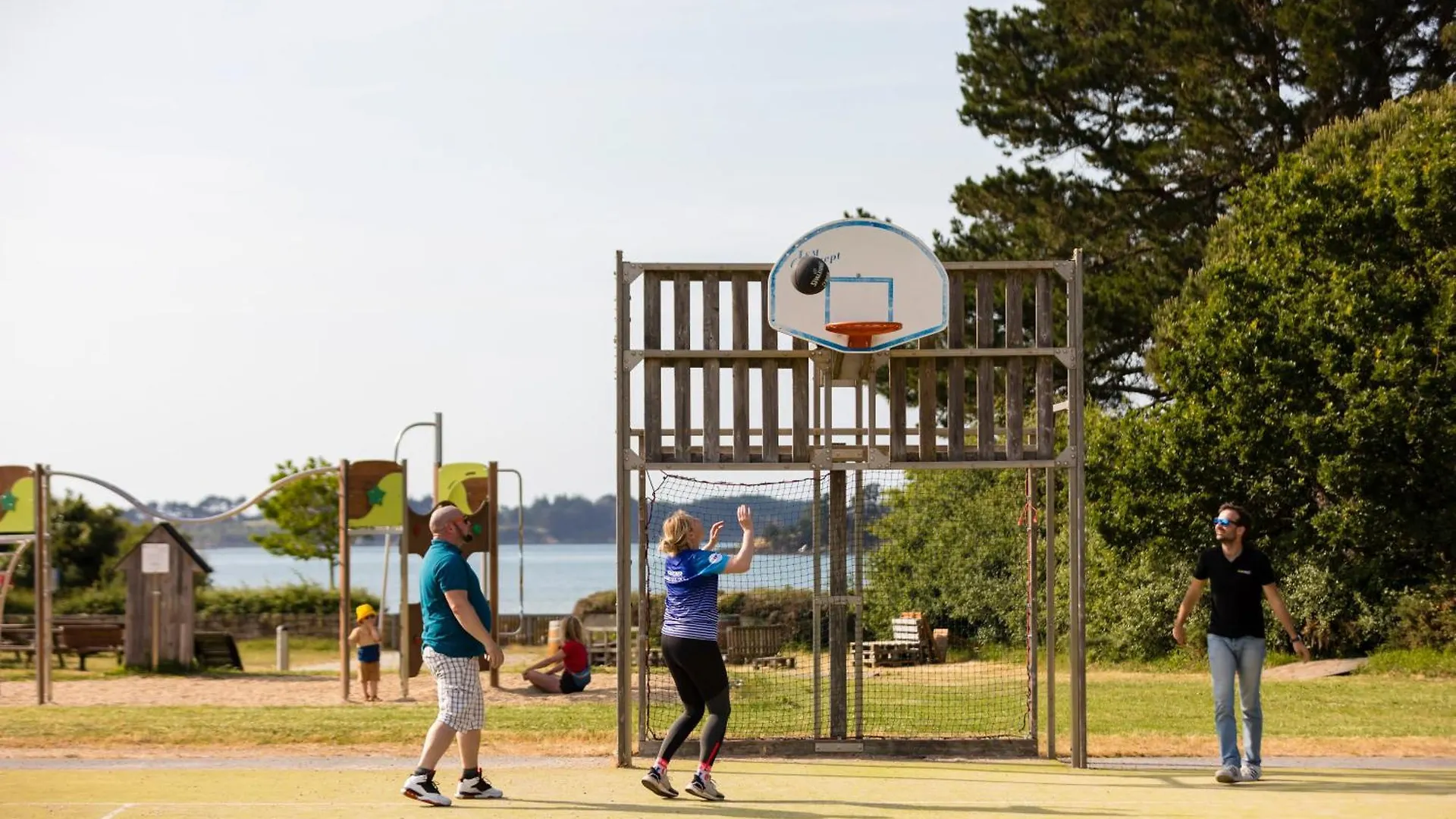 Kemp Camping Municipal Tindio Arzon